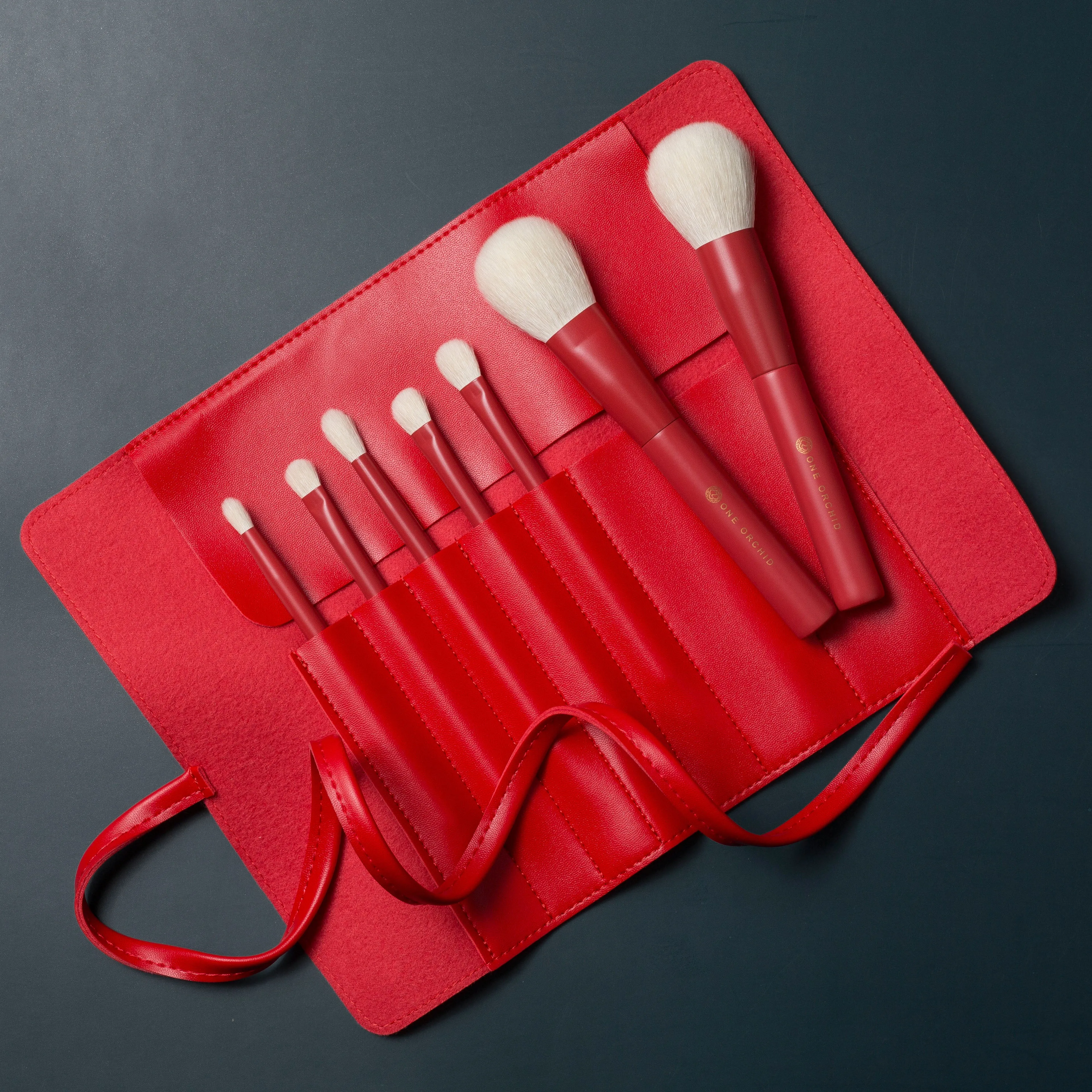 7-Piece Red Makeup Brush Set for Powder, Eye Shadow, and Blush