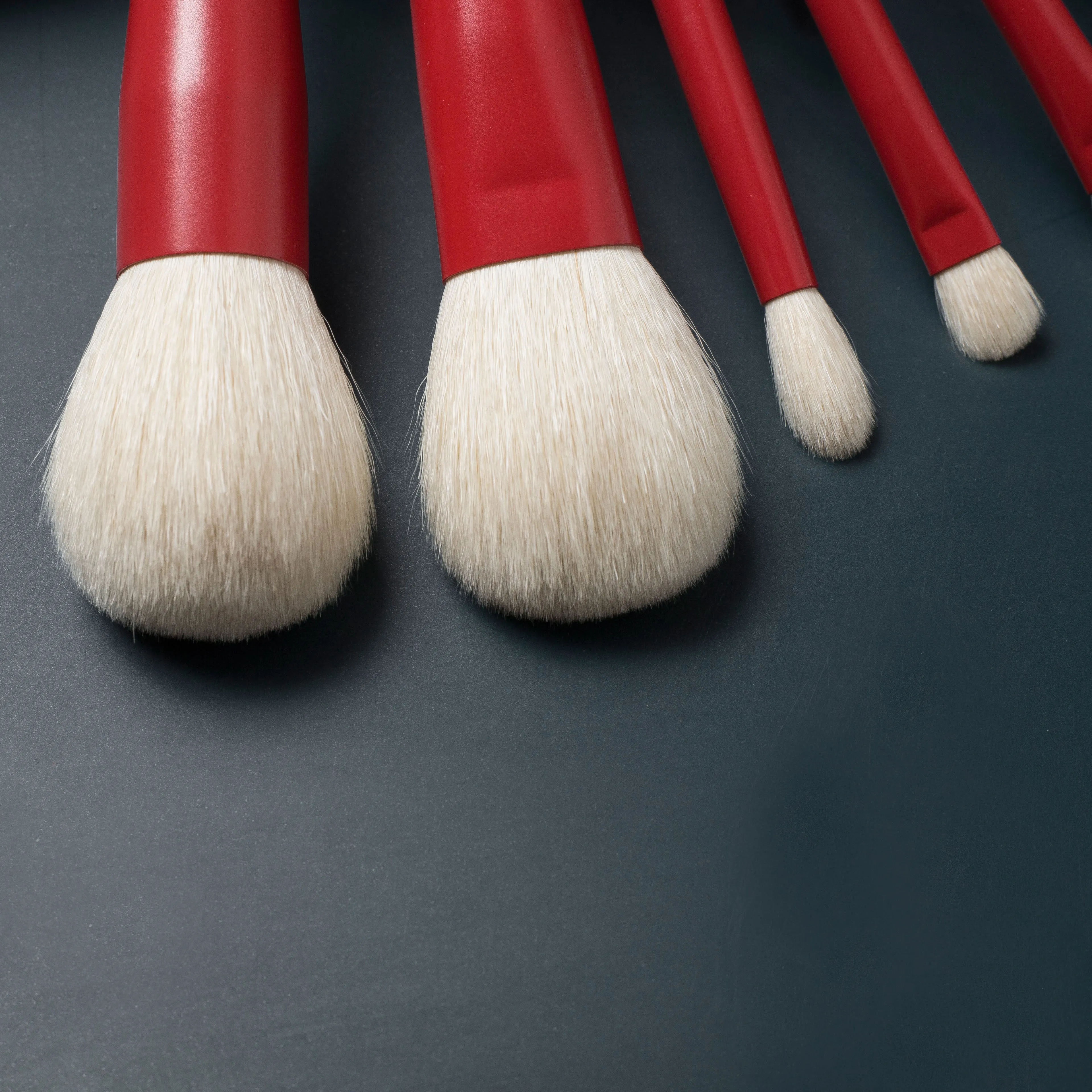 7-Piece Red Makeup Brush Set for Powder, Eye Shadow, and Blush